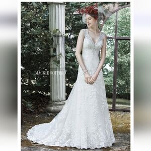 Maggie Sottero Haute Couture wedding dress 5MS702-Katiya size 12 EUC